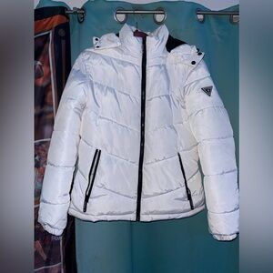 Hello I am selling my Small White Guess Puffer Jacket.